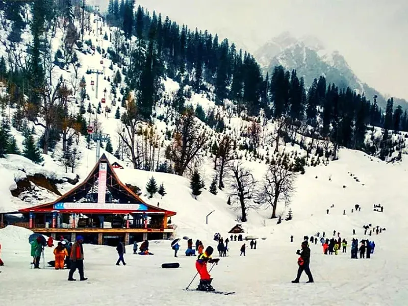 Snowy mountains, rivers, and popular places to visit in Manali