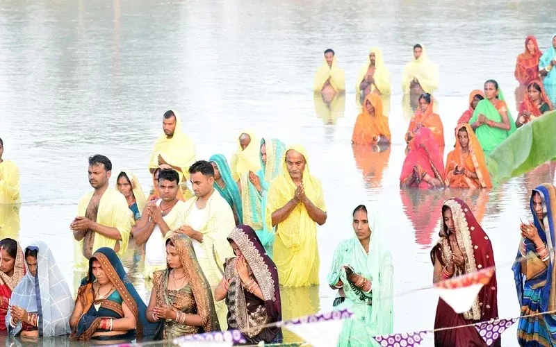 Bihar’s ancient temples, stupas, and historical landscapes under clear skies.
